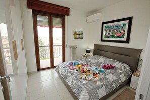 Standard-Apartment, Mehrere Schlafzimmer (Casa dei Quadri) | 2 Schlafzimmer, Bügeleisen/Bügelbrett, kostenloses WLAN, Bettwäsche