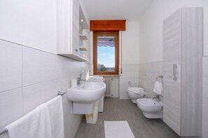 Appartement Standard, 2 chambres, balcon (Casa dei Quadri) | Salle de bain