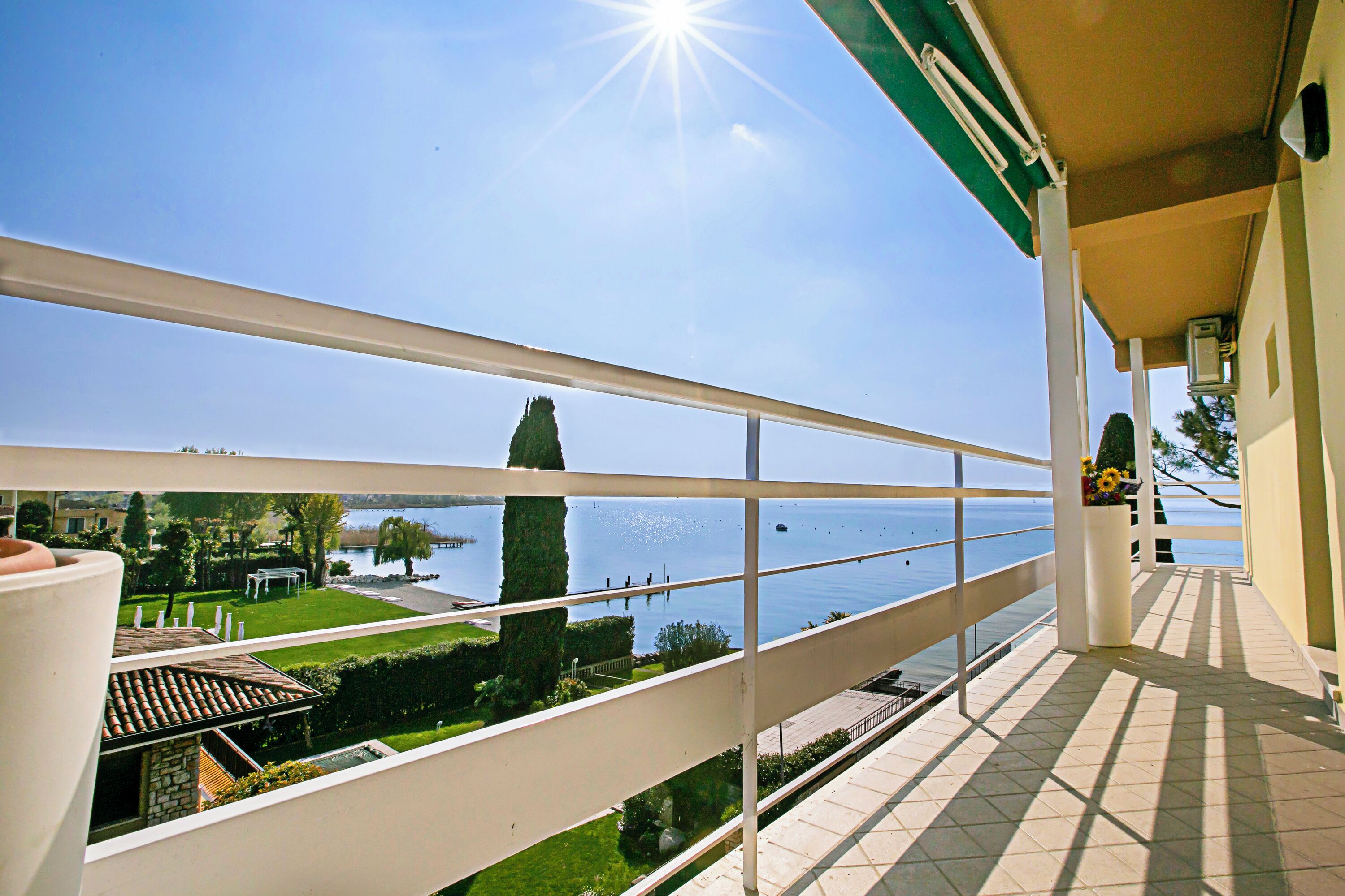 Family Apartment, Multiple Bedrooms, 2 Bathrooms, Lakeside (Casa Bel Tramonto) | Property grounds