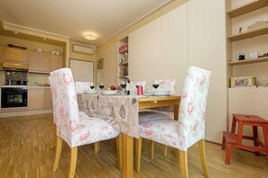 Familjelägenhet - 2 sovrum - 2 badrum - vid sjön (Casa Bel Tramonto) | Restauranger
