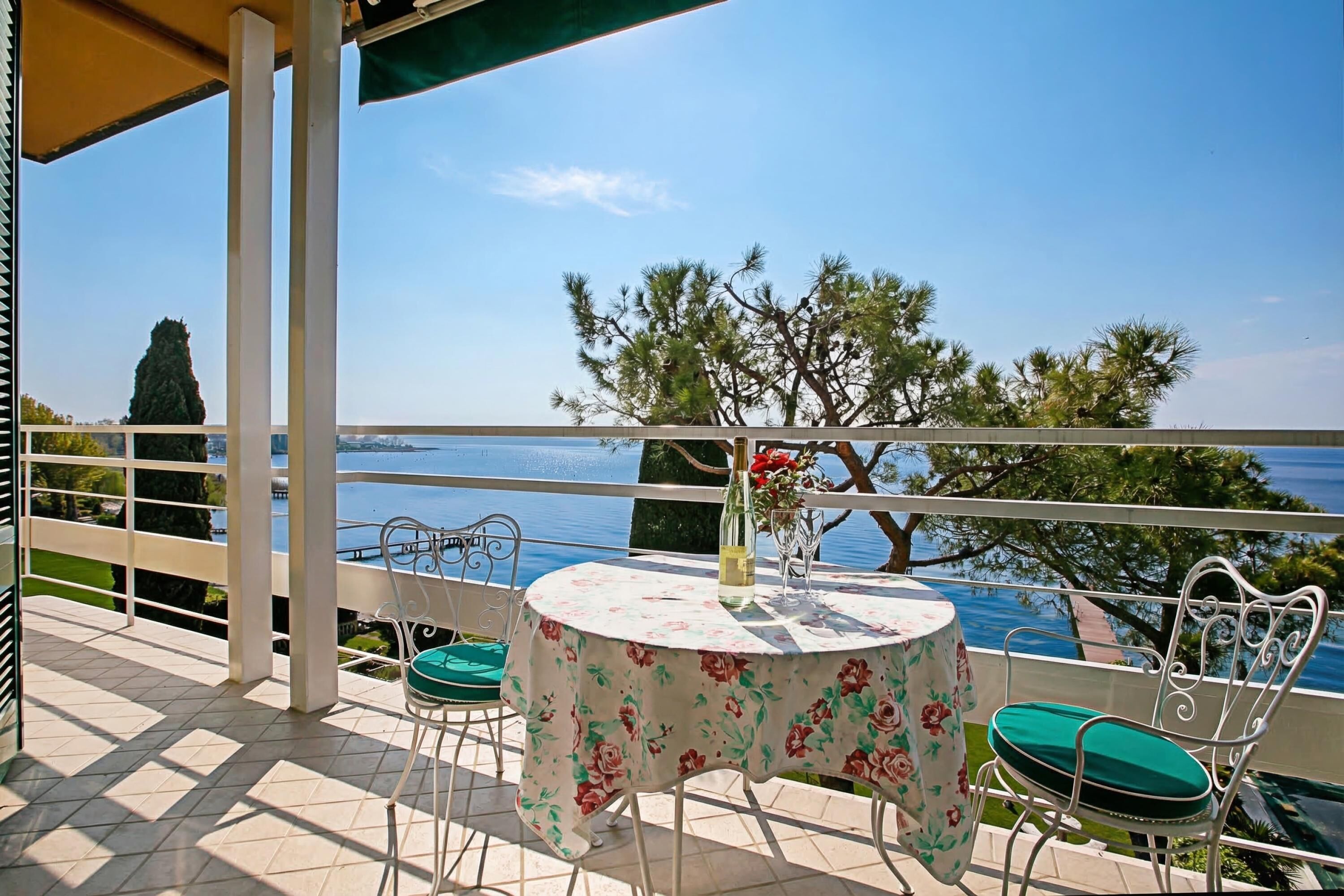 Family Apartment, 2 Bedrooms, 2 Bathrooms, Lakeside (Casa Bel Tramonto - Lakeview Apt +) | Outdoor dining