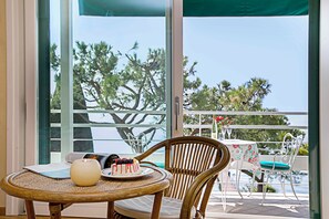 Familienapartment, Mehrere Schlafzimmer, 2 Bäder, Seeseite (Casa Bel Tramonto) | Speisen