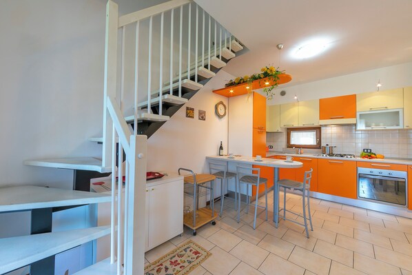 Family Apartment, Multiple Bedrooms, 2 Bathrooms (VistaLago Green Residence 100m From) | Staircase - Residenza Verde (Desenzano del Garda)