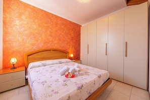 ファミリー アパートメント ベッドルーム (複数) 2 バスルーム (VistaLago Green Residence 100m From) | 1 室のベッドルーム、WiFi (無料)、ベッドシーツ