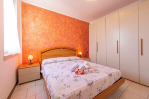 Family Apartment, Multiple Bedrooms, 2 Bathrooms (VistaLago Green Residence 100m From) | 1 bedroom, free WiFi, bed sheets - Residenza Verde (Desenzano del Garda)