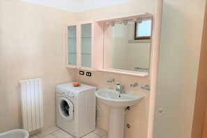 Family Apartment, Multiple Bedrooms, 2 Bathrooms (VistaLago Green Residence 100m From) | Bathroom