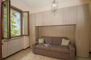 Family Apartment, 3 Bedrooms, Microwave (Villa Alberti Apt Emma 900m from) | Living area | TV