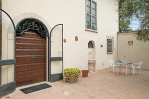 Family Apartment, Multiple Bedrooms (Villa Alberti Appartamento Emma) | Outdoor dining - Villa Alberti Appartamento Emma (Salò)