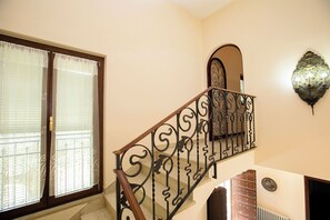 Family Apartment, Multiple Bedrooms (Villa Alberti Appartamento Emma) | Interior - Villa Alberti Appartamento Emma (Salò)