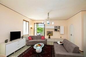 Familienapartment, Mehrere Schlafzimmer (Villa Alberti Appartamento Emma) | Wohnbereich