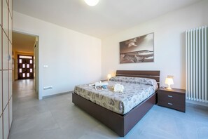 2 chambres, fer et planche à repasser, Wi-Fi gratuit, draps fournis