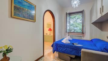 Vila Keluarga, beberapa kamar (Villa Alberti 900m from Garda lake) | 6 kamar tidur, setrika/meja setrika, Wi-Fi gratis, dan seprai linen