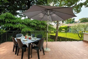 Tempat makan outdoor