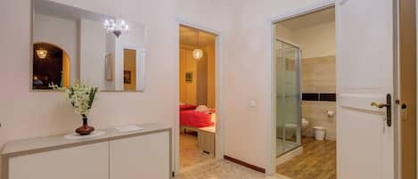 Villa familiar, varias habitaciones (Villa Alberti 900m from Garda lake) | Interior