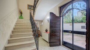 패밀리 빌라, 침실 6개, 발코니 (Villa Alberti 900m from Garda lake w/) | 계단