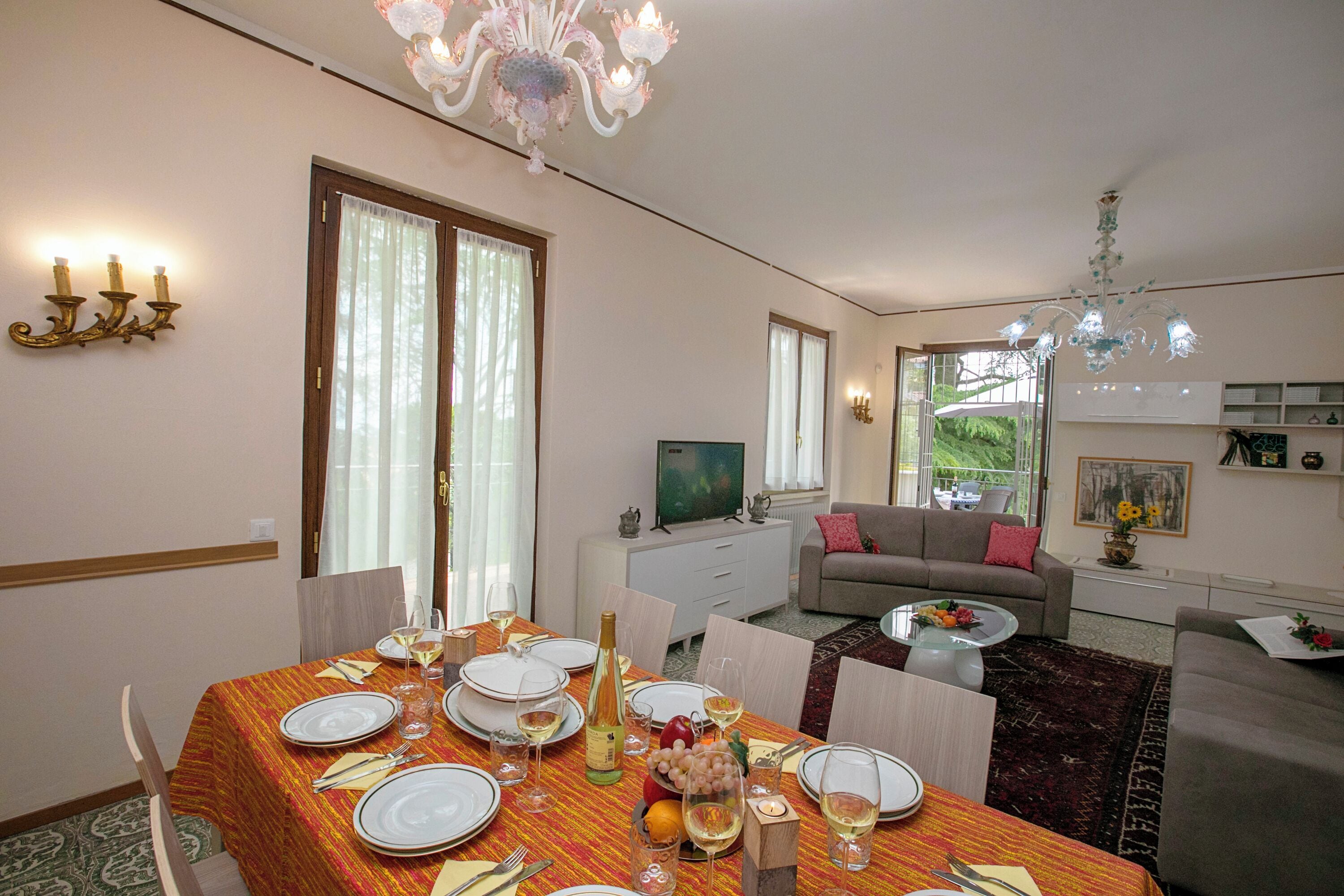 Familjevilla - flera sovrum (Villa Alberti 900m from Garda lake) | Restauranger