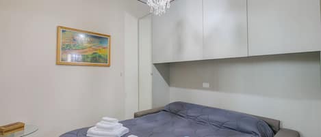 Family Villa, Multiple Bedrooms (Villa Alberti 900m from Garda lake)