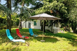 Villa Familiale, plusieurs chambres (Villa Alberti 900m from Garda lake) | Jardin