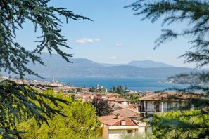 Villa familiar, varias habitaciones (Villa Alberti 900m from Garda lake) | Exterior