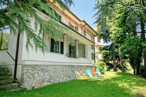 Familjevilla - flera sovrum (Villa Alberti 900m from Garda lake) | Boendets fasad