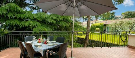 Family Villa, 6 Bedrooms, Balcony (Villa Alberti 900m from Garda lake w/) | Outdoor dining