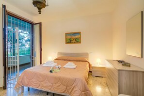Villa familiar, varias habitaciones (Villa Alberti 900m from Garda lake) | 6 habitaciones, tabla de planchar con plancha y wifi gratis 