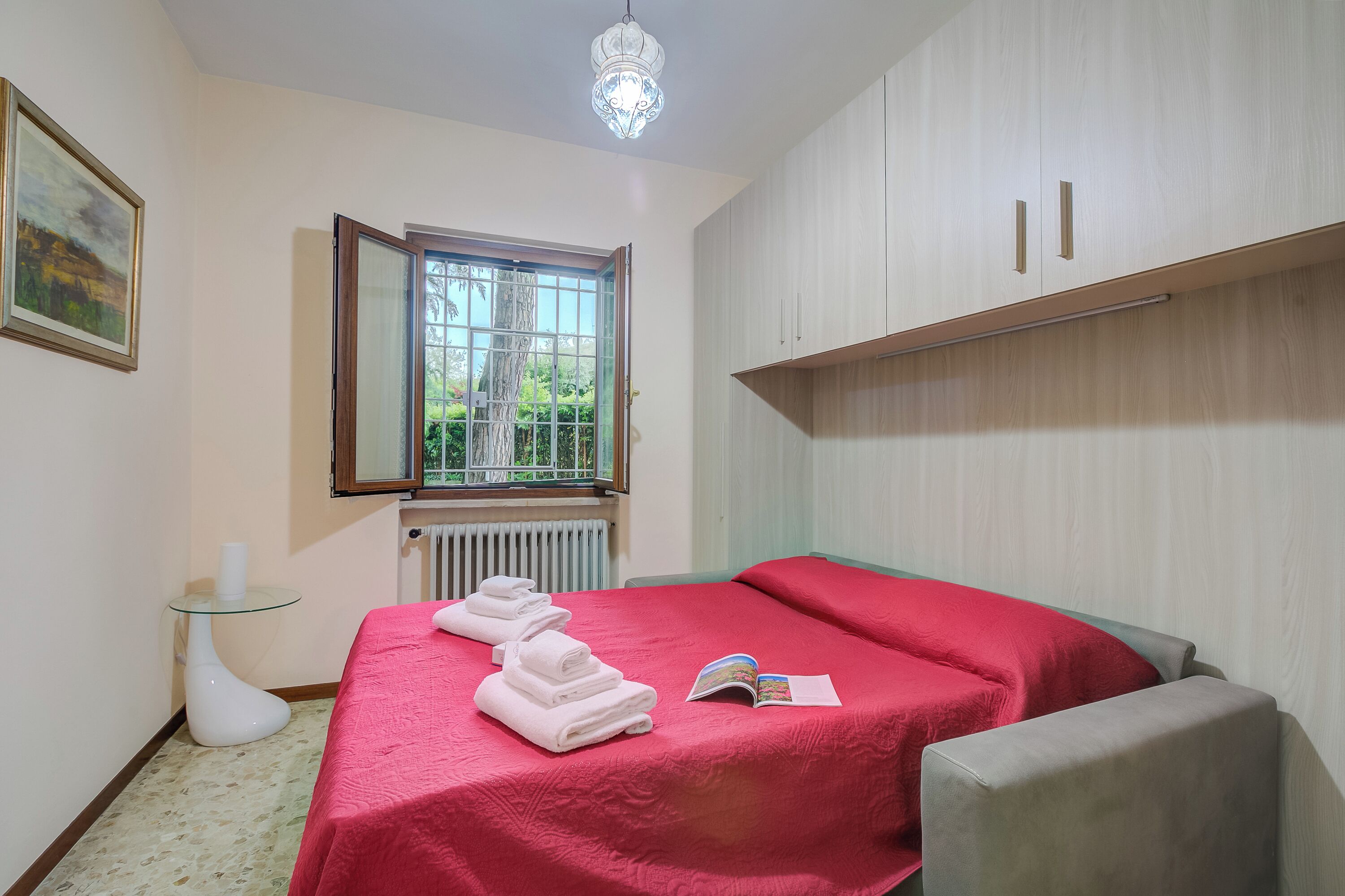 Stórt einbýlishús fyrir fjölskyldur - mörg svefnherbergi (Villa Alberti 900m from Garda lake) | 6 svefnherbergi, straujárn/strauborð, ókeypis þráðlaus nettenging