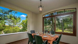 패밀리 빌라, 침실 6개, 발코니 (Villa Alberti 900m from Garda lake w/) | 다이닝