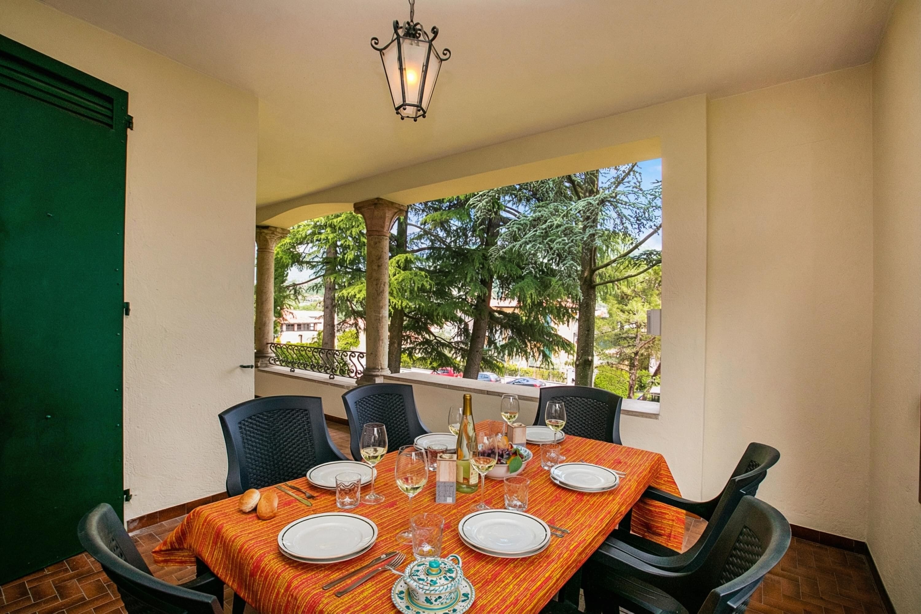 Family Villa, Multiple Bedrooms (Villa Alberti 900m from Garda lake) | Dining