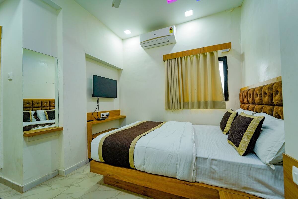 Quarto luxo | Cofres nos quartos, ferros/tábuas de passar roupa, Wi-Fi de cortesia