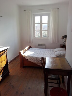 Double Room Bathroom outside | Individually decorated, individually furnished, desk, blackout drapes - Mas Boheme (Espeluche)