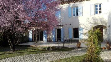 Bagian depan properti