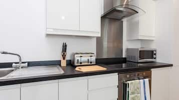 Apartment | Private kitchen | Fridge, microwave, oven, stovetop