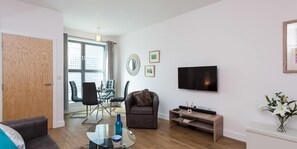 Appartement | Woonkamer | Een smart-tv, Netflix en streamingdiensten