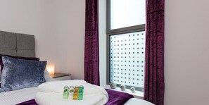 Apartment | 1 bedroom, individually decorated, individually furnished, desk - Queens Lodge (Redhill)