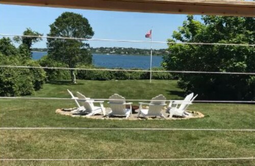 Montauk lake house walkable to Ditch Plains Beach