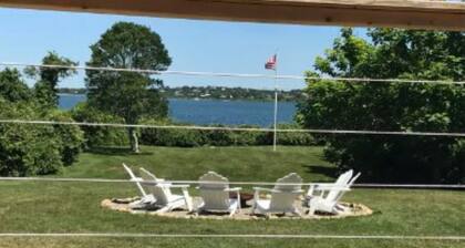 Montauk lake house walkable to Ditch Plains Beach