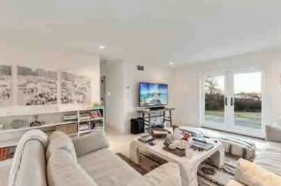 Montauk lake house walkable to Ditch Plains Beach