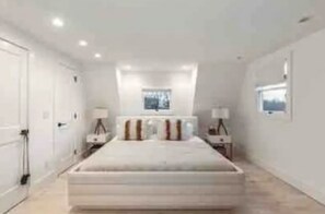 3 bedrooms, iron/ironing board, WiFi, bed sheets