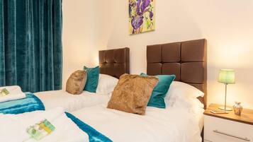 Apartment | 1 bedroom, individually decorated, individually furnished, desk