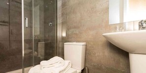 Apartment | Bathroom shower