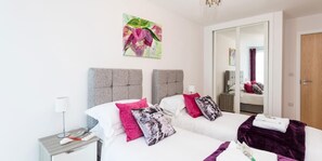 Apartment | 2 bedrooms, individually decorated, individually furnished, desk