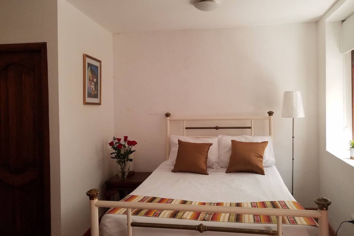 Hypo-allergenic bedding, free WiFi