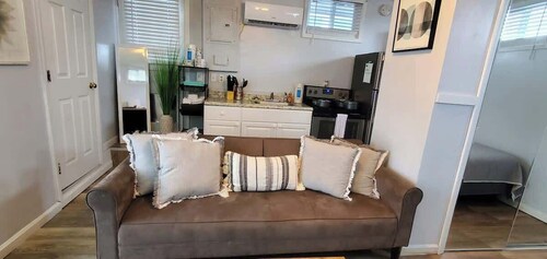 Cozy Tiny Home Near Downtown Lenoir City