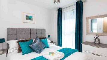 Apartment | 2 bedrooms, individually decorated, individually furnished, desk