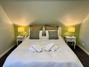 Standard-Doppelzimmer | Verdunkelungsvorhänge, schallisolierte Zimmer, kostenloses WLAN