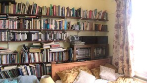 ห้องดับเบิล | ห้องพักตกแต่งอย่างมีเอกลักษณ์, ตกแต่งพิเศษโดยเฉพาะ, โต๊ะทำงาน