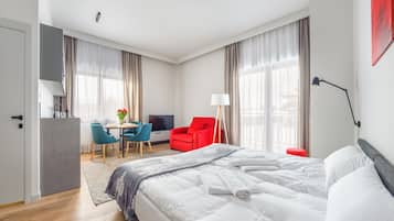 Studio (A5) | Eget kjøkken | Kjøleskap, mikrobølgeovn, kokeplater og vannkoker