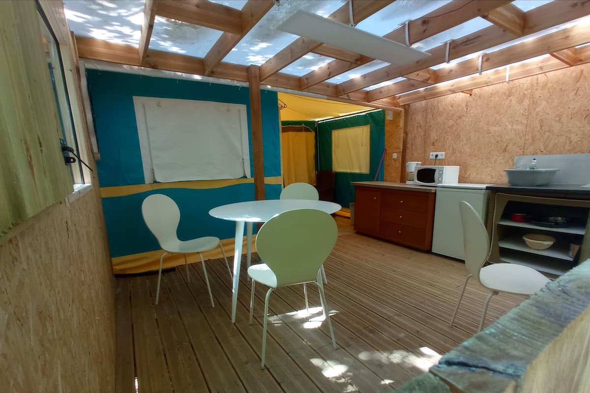 Bungalow, 2 Bedrooms | Private kitchen | Coffee/tea maker, fridge, microwave, oven
