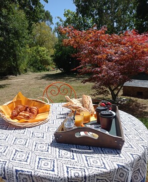 Breakfast meal - Camping L'Abri-Cotier (Saint-Gildas-de-Rhuys)